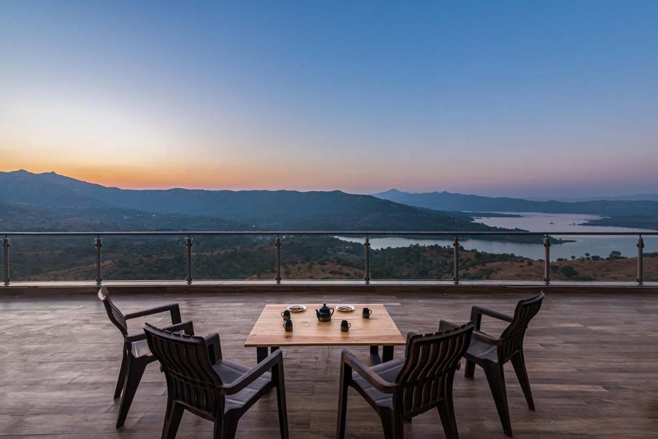 פונה Eyes On The Lake By Stayvista - A Hillside Villa With A Captivating View Of The River מראה חיצוני תמונה